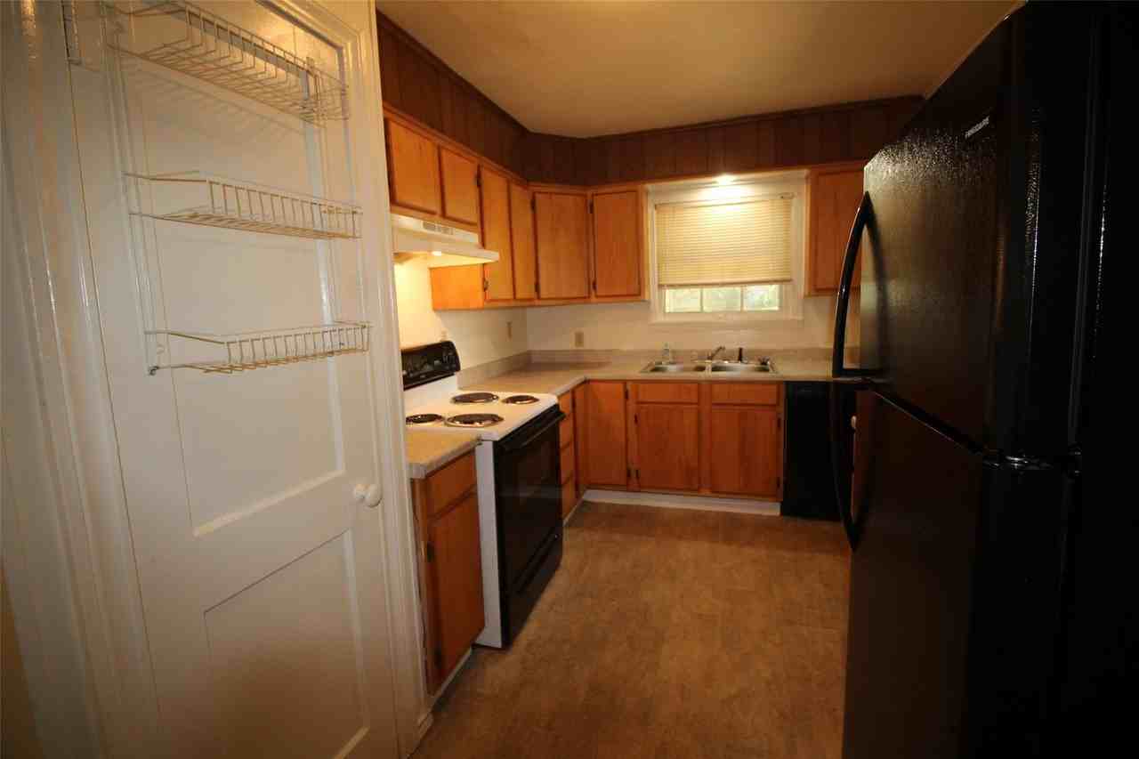 323 N Houston St - Photo 3 of 7