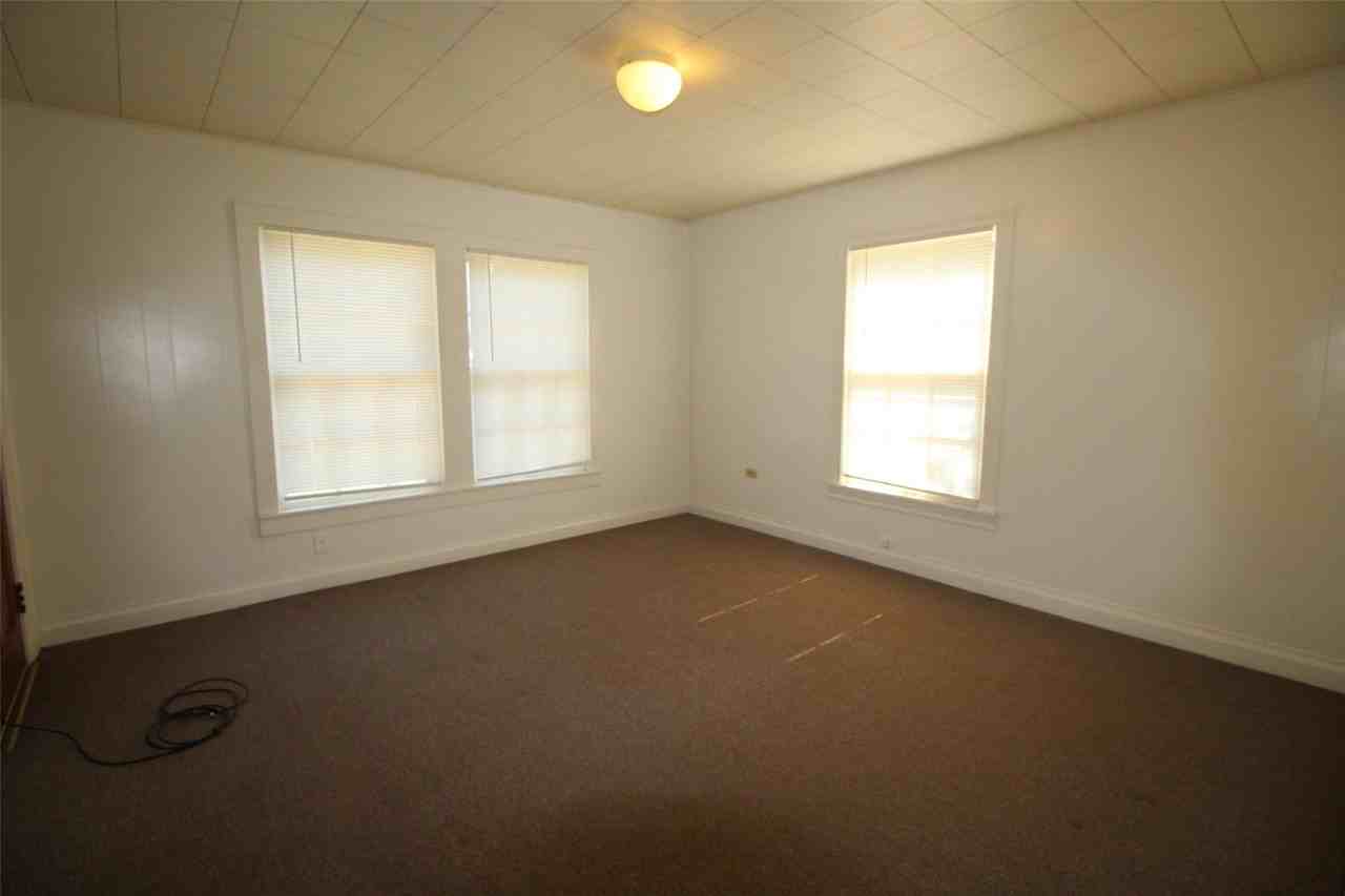 323 N Houston St - Photo 7 of 7