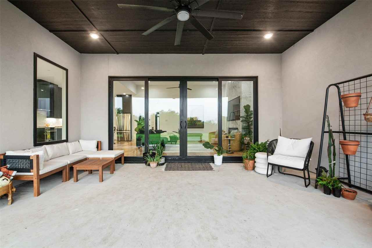418 Whispering Way - Photo 6 of 36