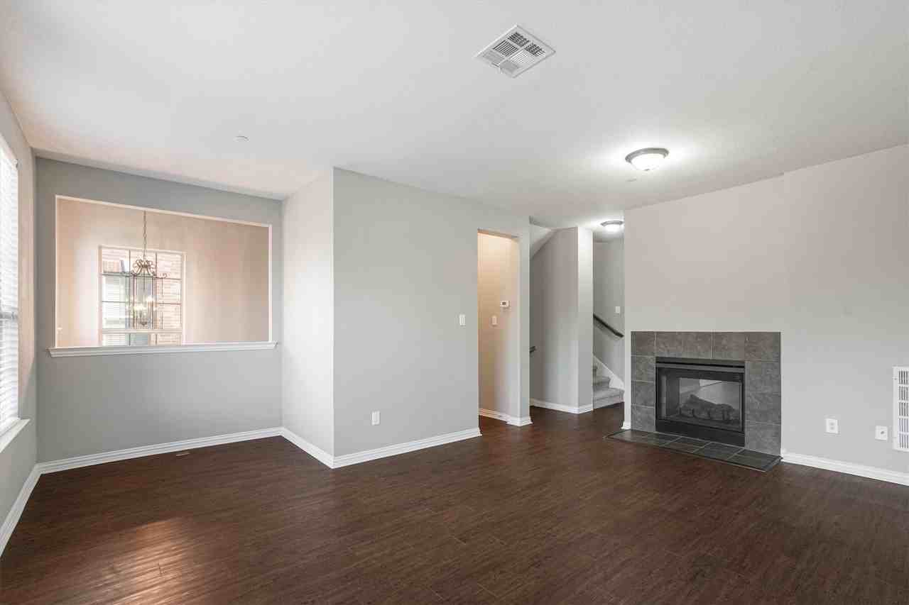1441 Fox Run Dr - Photo 3 of 40