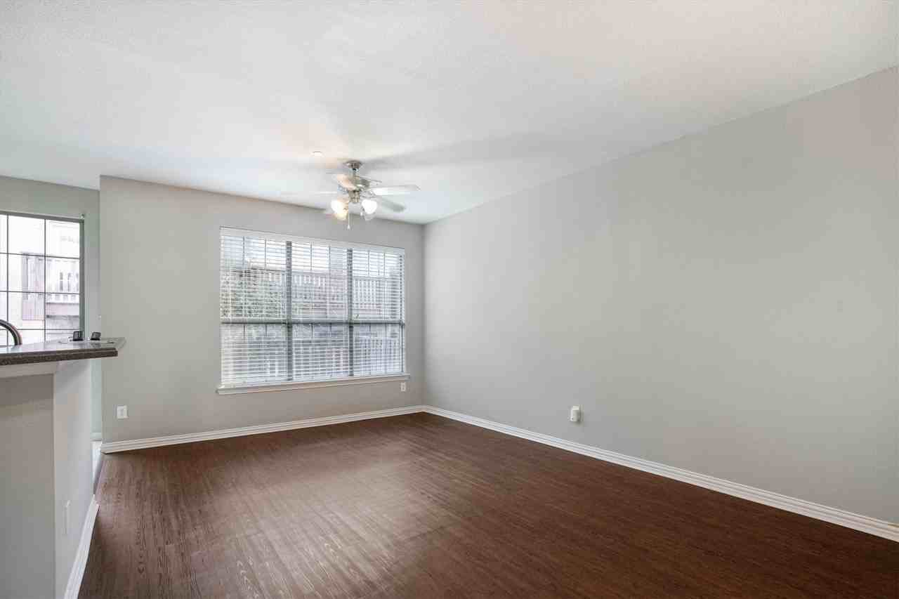 1441 Fox Run Dr - Photo 6 of 40