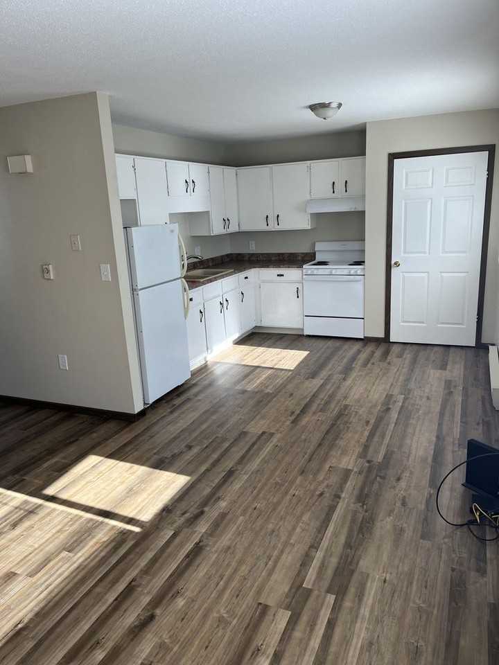 200 9th Ave Nw - Photo 2 of 10