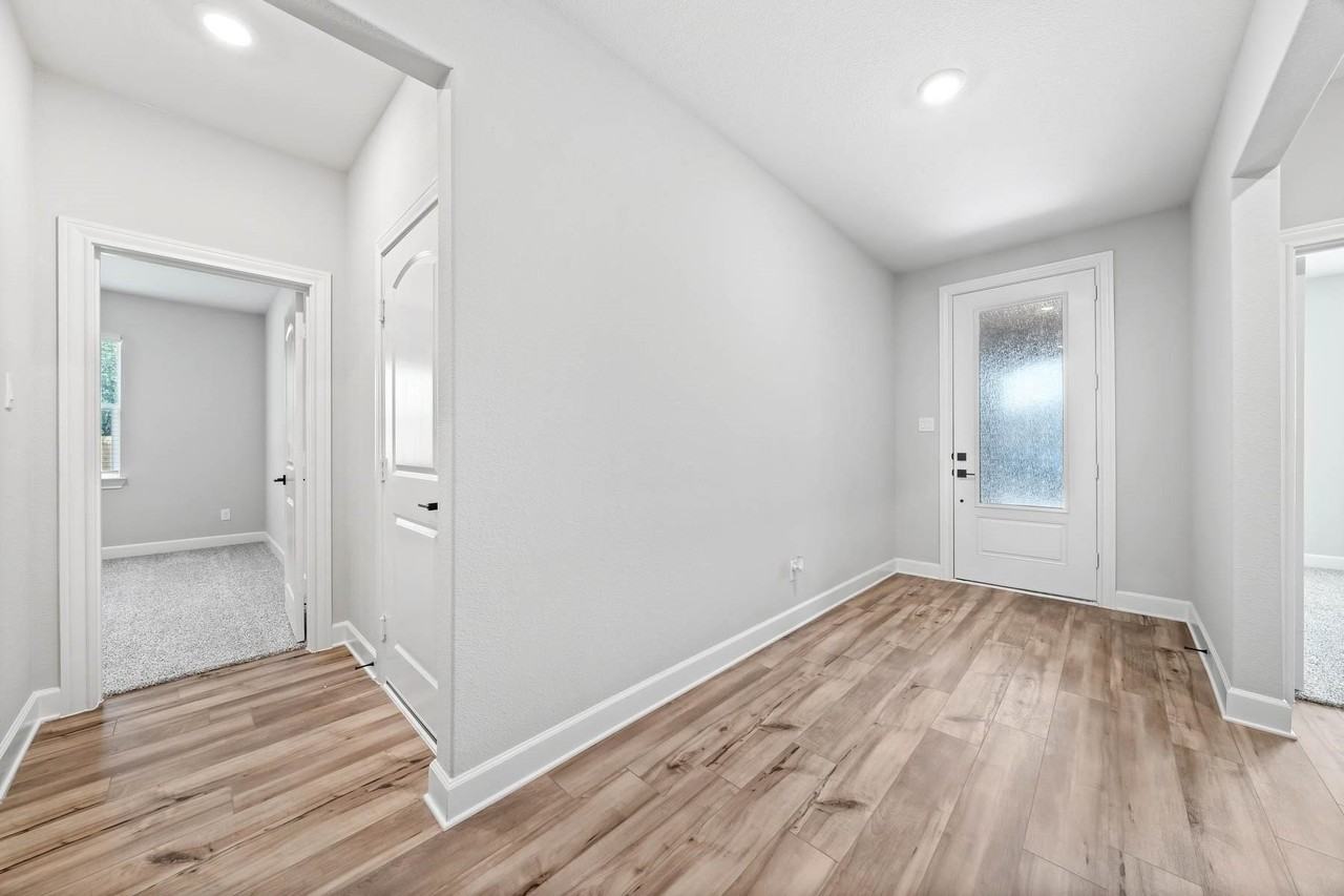 628 Harbor Oaks Dr - Photo 2 of 19