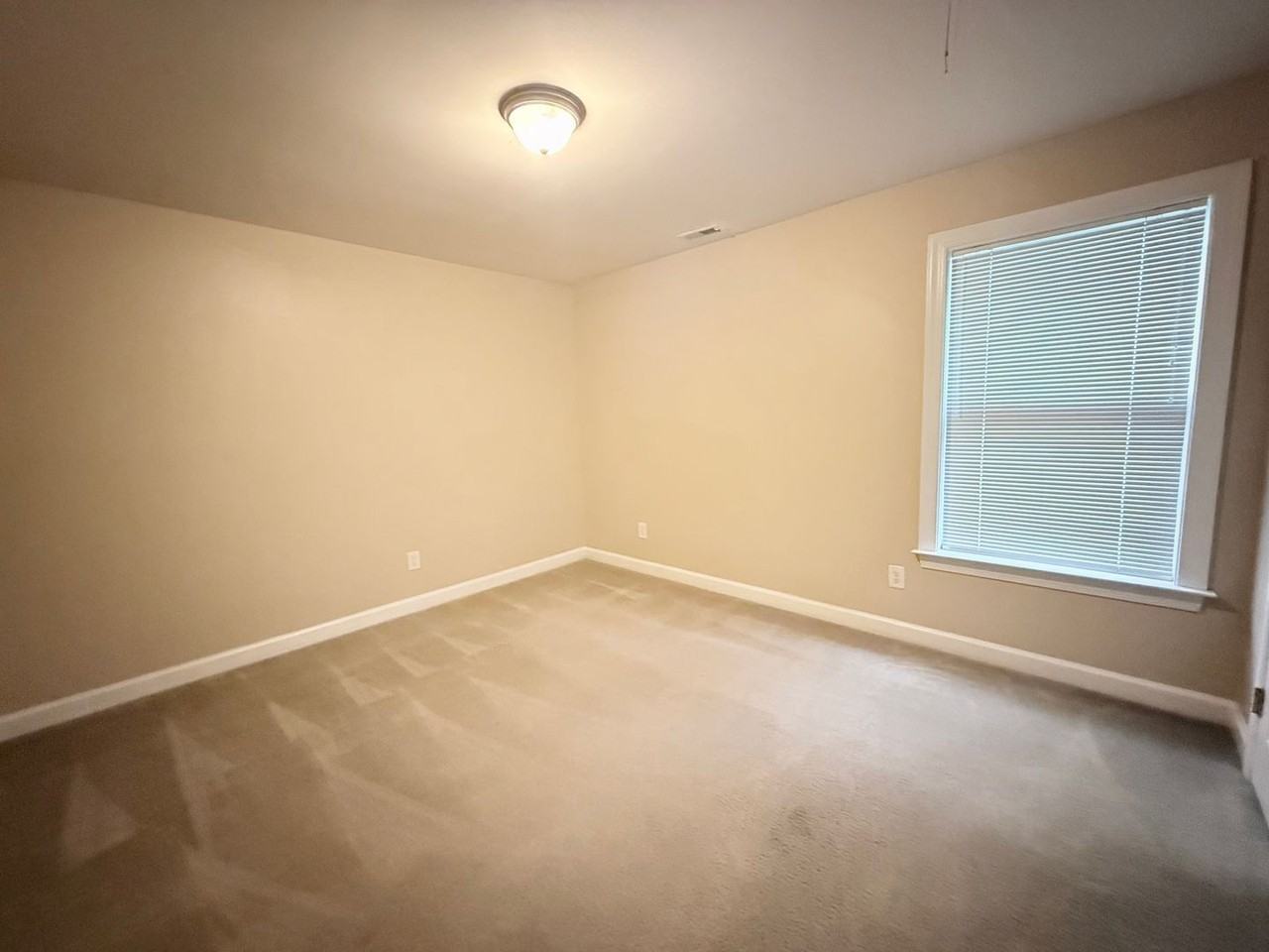 4073 Landover Ln - Photo 3 of 18
