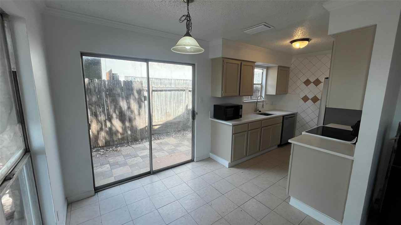 9515 Aberdeen Way #A - Photo 4 of 17
