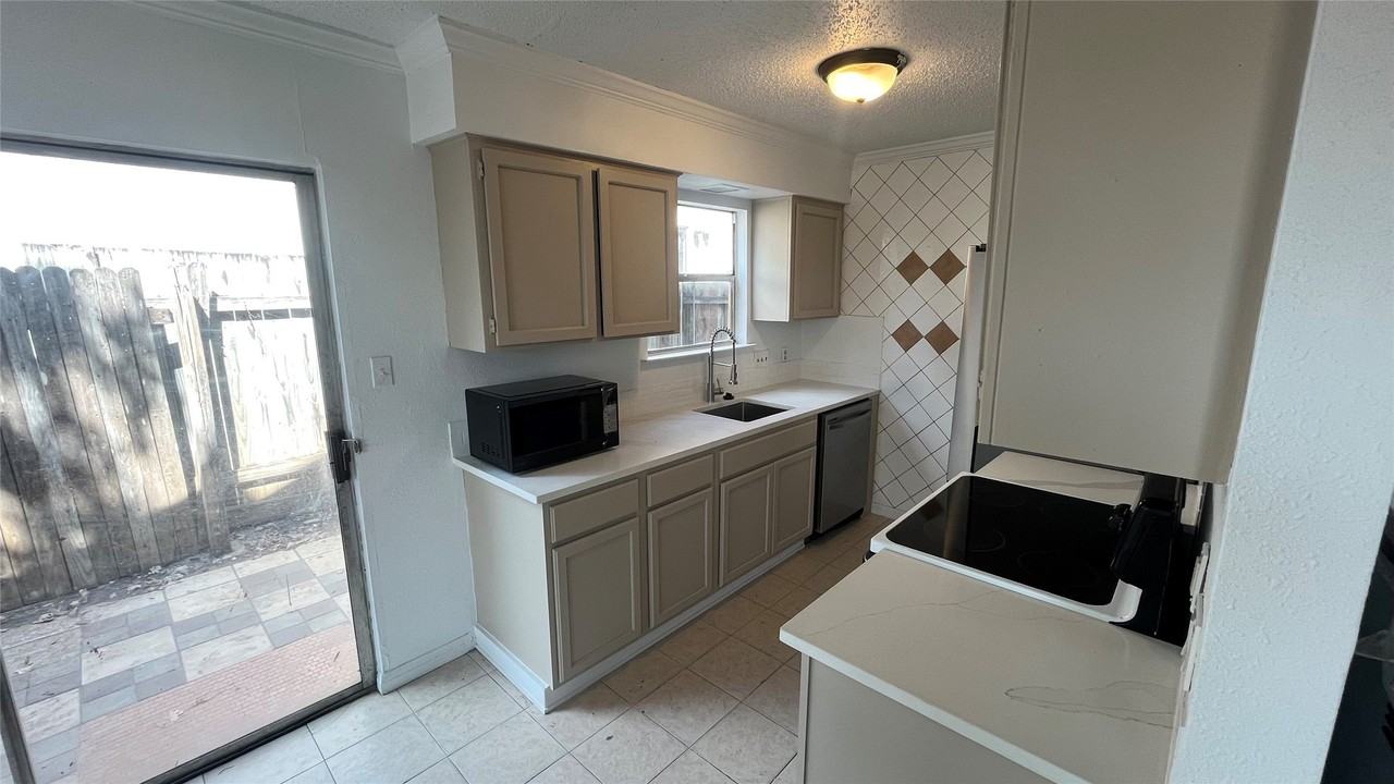 9515 Aberdeen Way #A - Photo 6 of 17