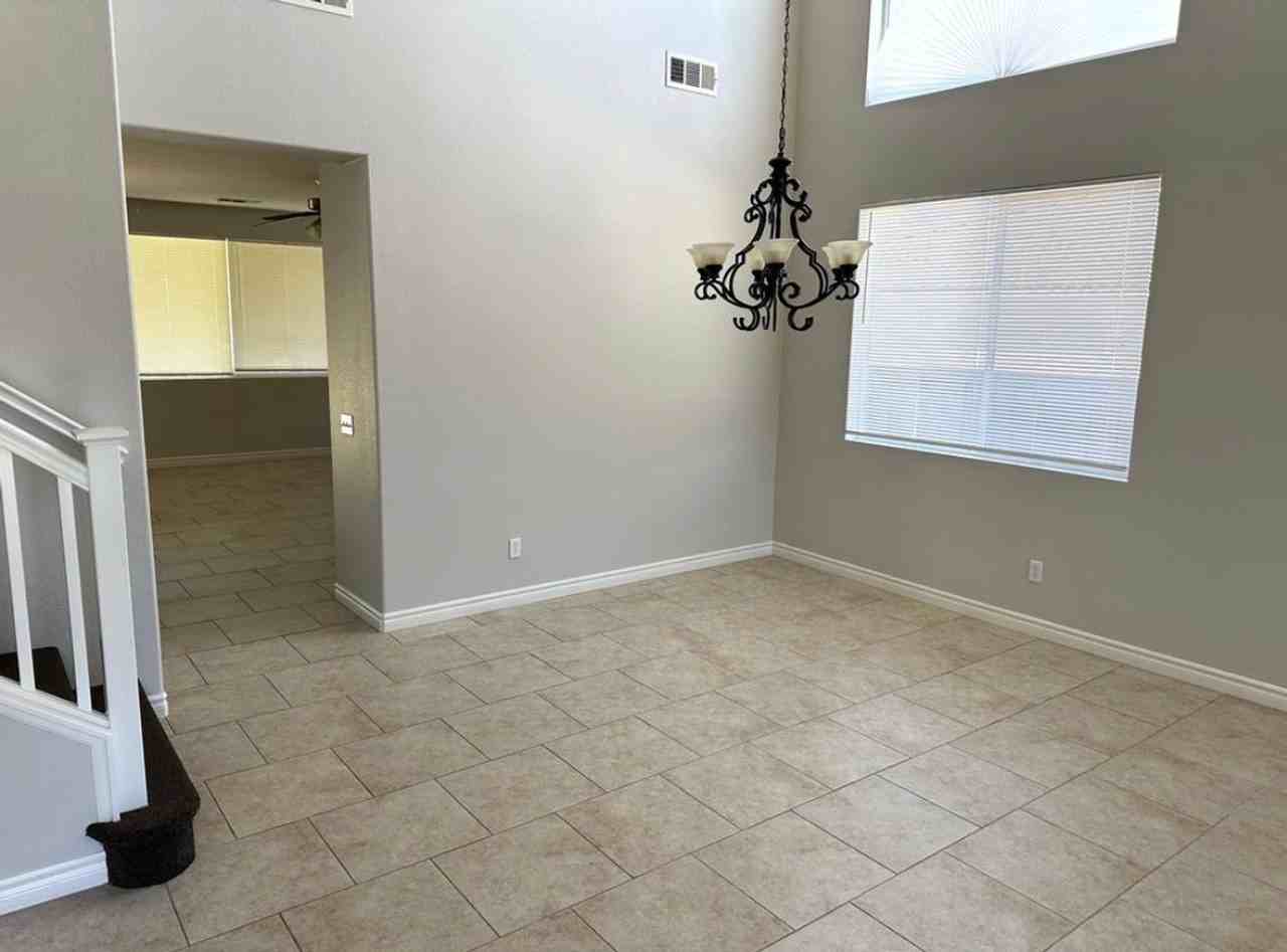 29121 Shadow Hills St - Photo 4 of 19