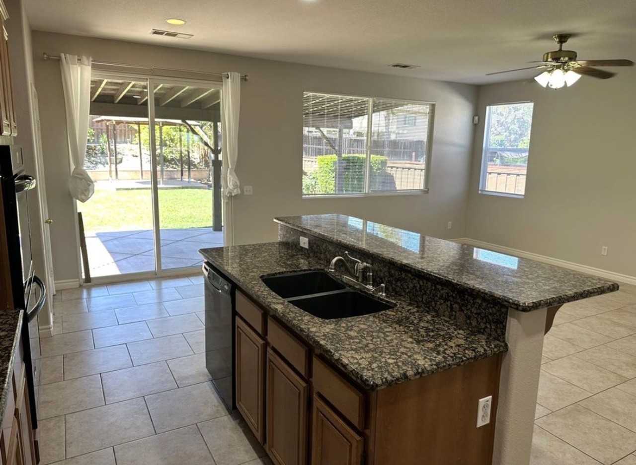29121 Shadow Hills St - Photo 6 of 19
