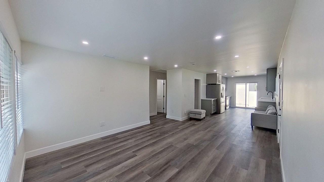 8592 Cornwall Cir - Photo 4 of 23