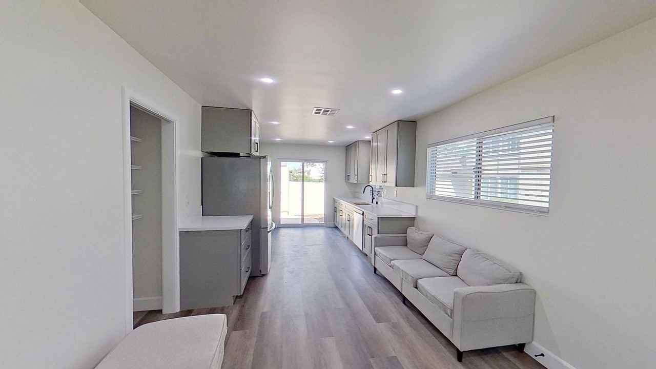 8592 Cornwall Cir - Photo 6 of 23