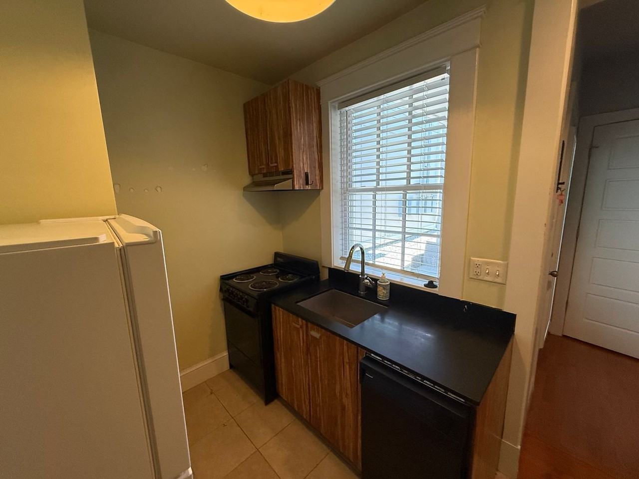 2306 Parkwood Ave #A - Photo 4 of 15