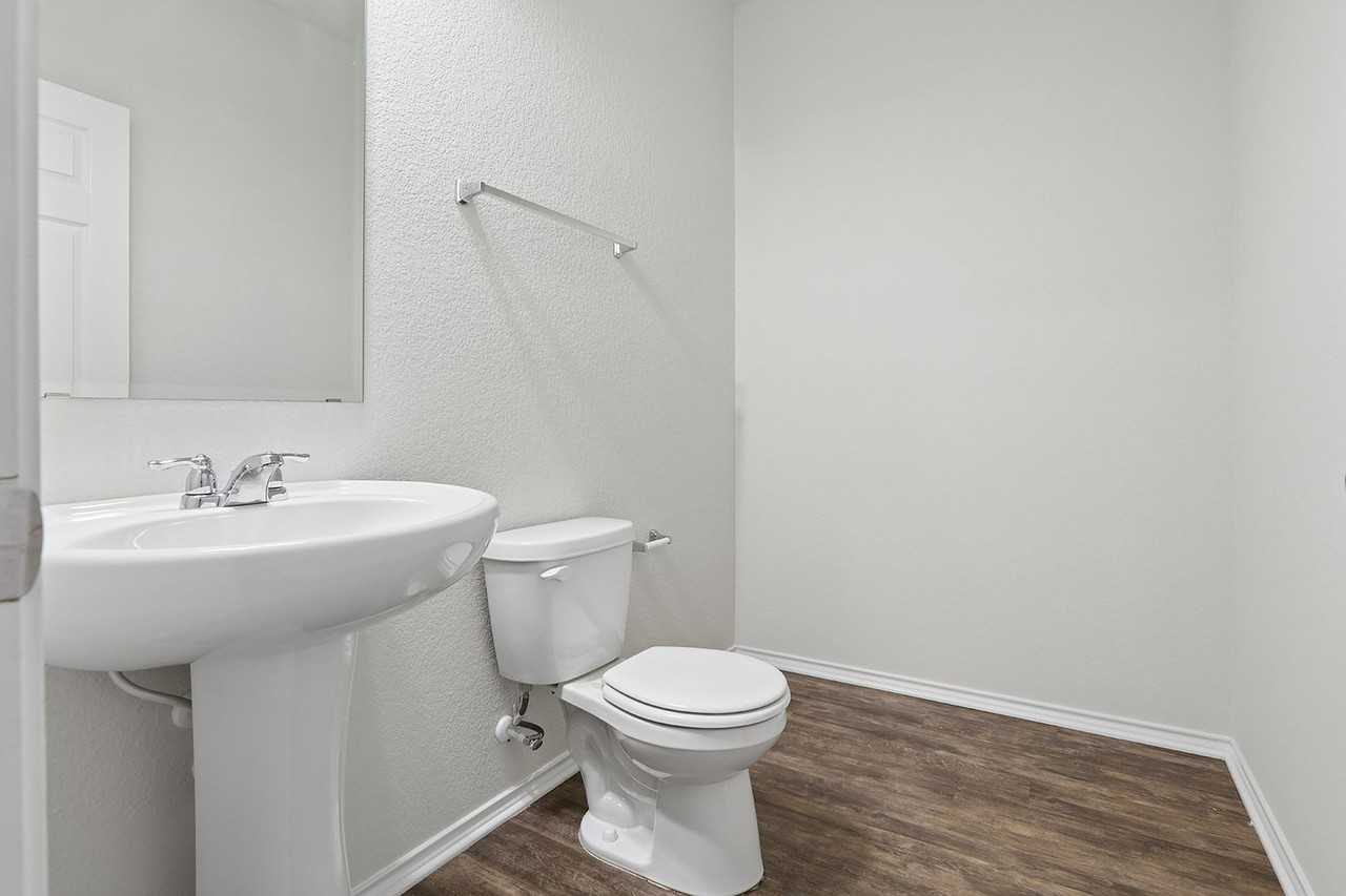 709 Hummingbird Ln - Photo 5 of 20