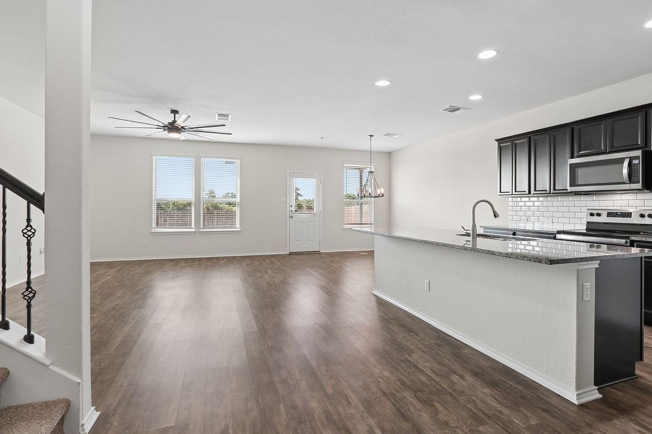 709 Hummingbird Ln - Photo 6 of 20