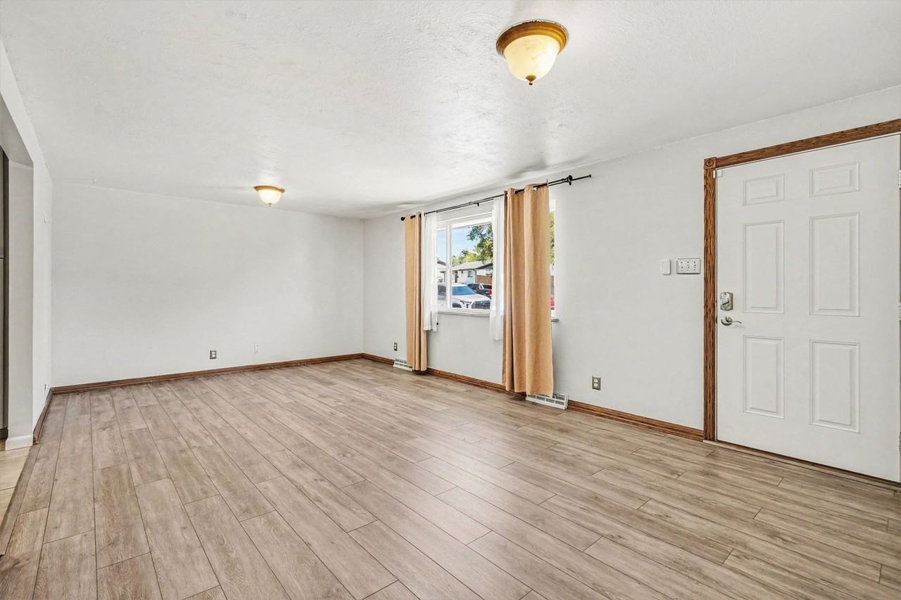 6881 Fox Way - Photo 2 of 31