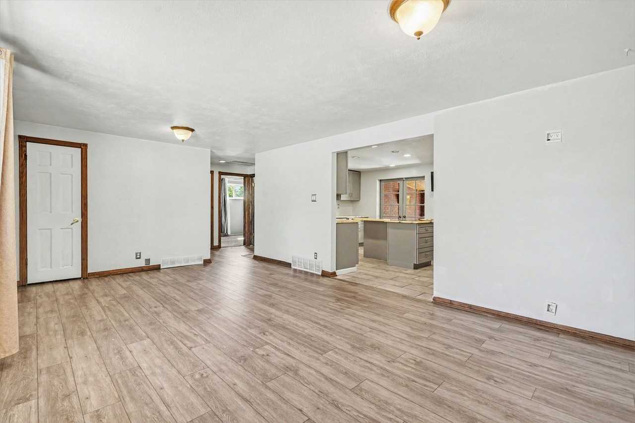 6881 Fox Way - Photo 3 of 31