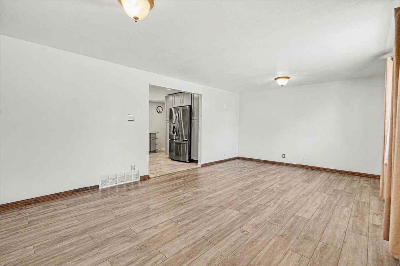 6881 Fox Way - Photo 4 of 31
