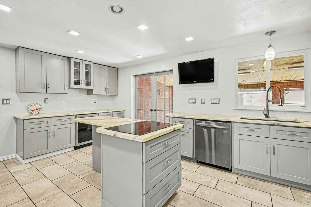 6881 Fox Way - Photo 5 of 31