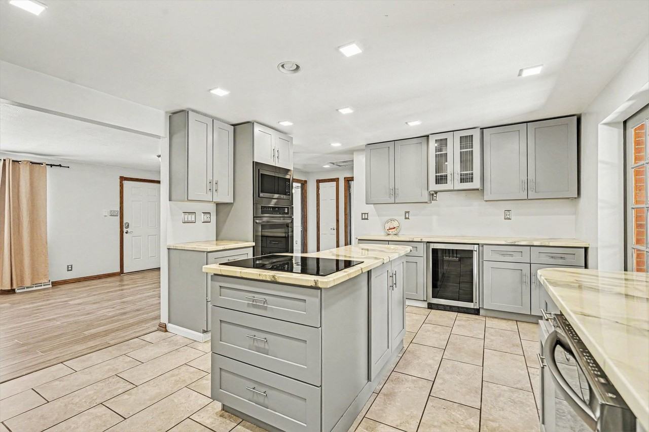 6881 Fox Way - Photo 6 of 31