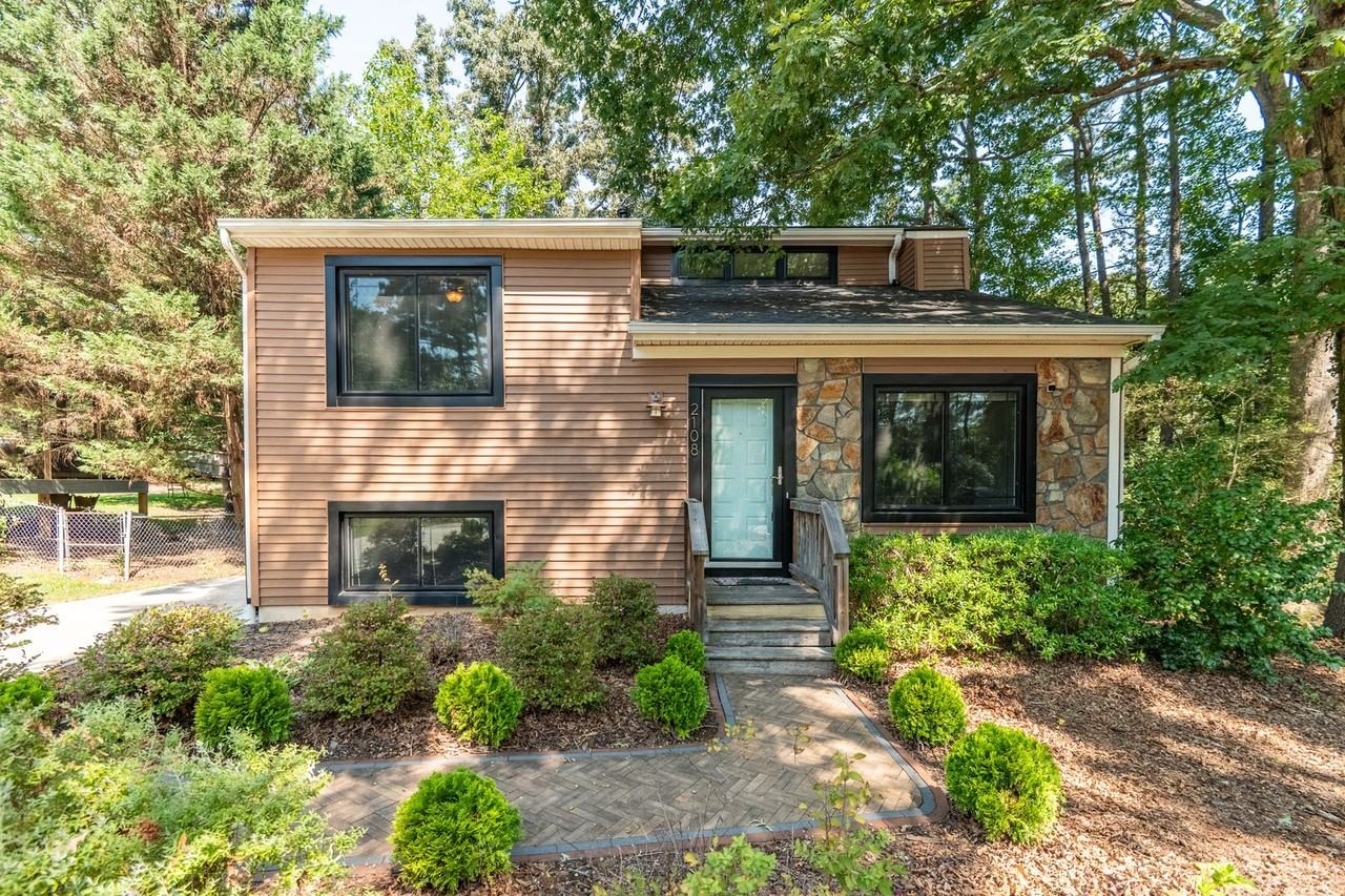 2108 Mariner Cir - Photo 2 of 25