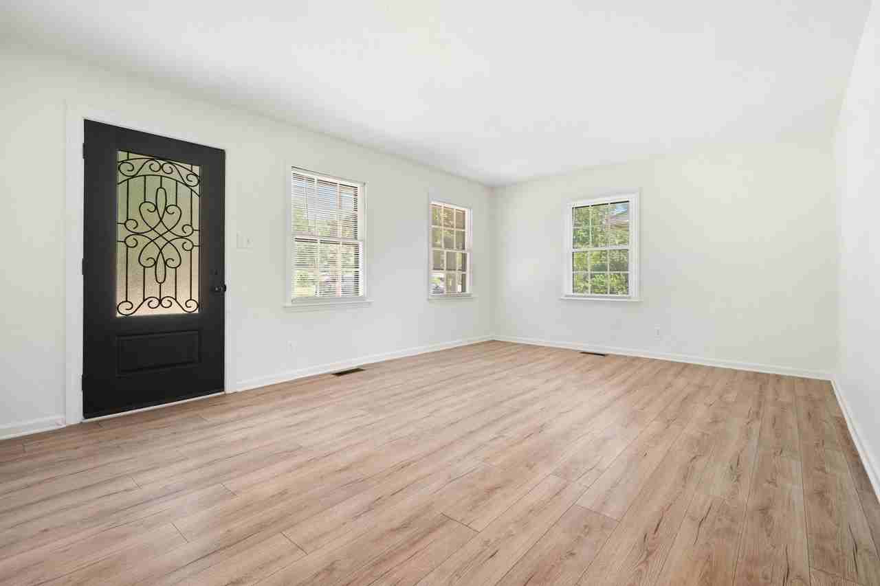 1006 Willowdale Dr - Photo 4 of 20