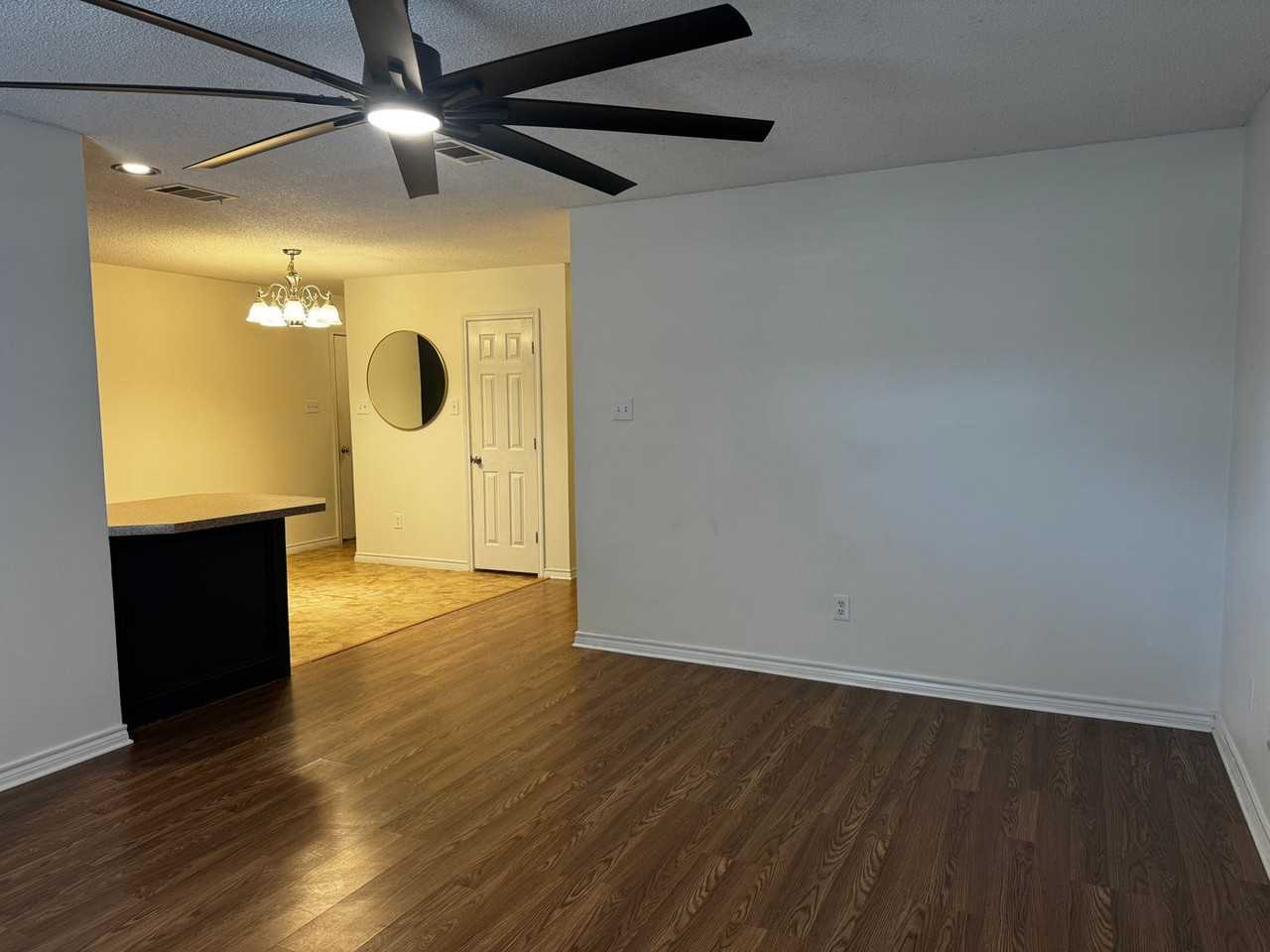 2437 E 30th St - Photo 4 of 21