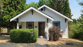 featured image of 705 B Ave