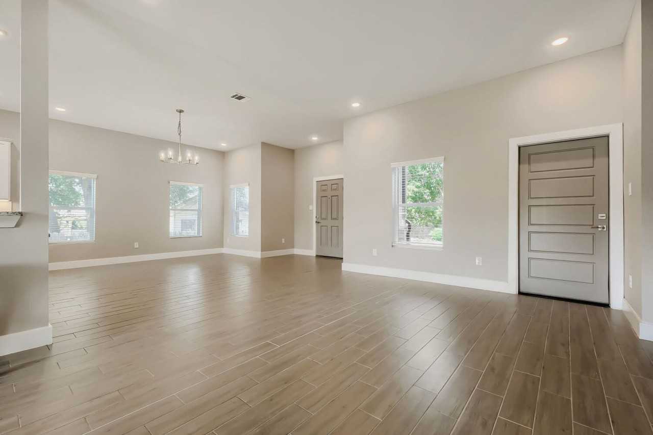 4303 Moss Ct - Photo 3 of 25