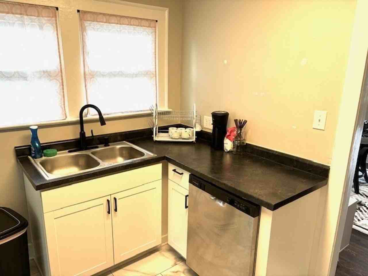 853 N Drexel Ave - Photo 4 of 13
