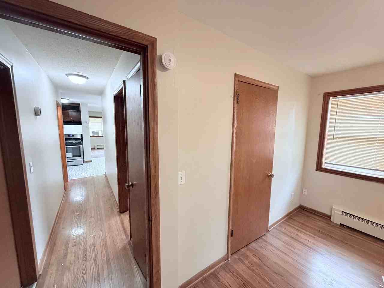 606 20th Ave Ne - Photo 6 of 10