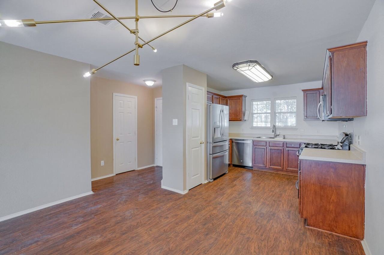 1512 Davis Mountain Loop - Photo 4 of 20