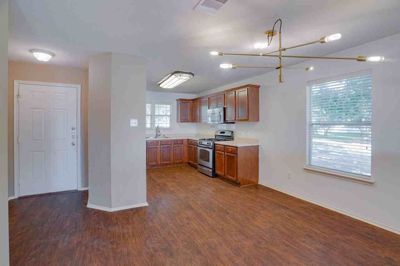 1512 Davis Mountain Loop - Photo 5 of 20