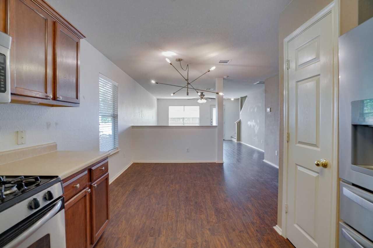 1512 Davis Mountain Loop - Photo 6 of 20