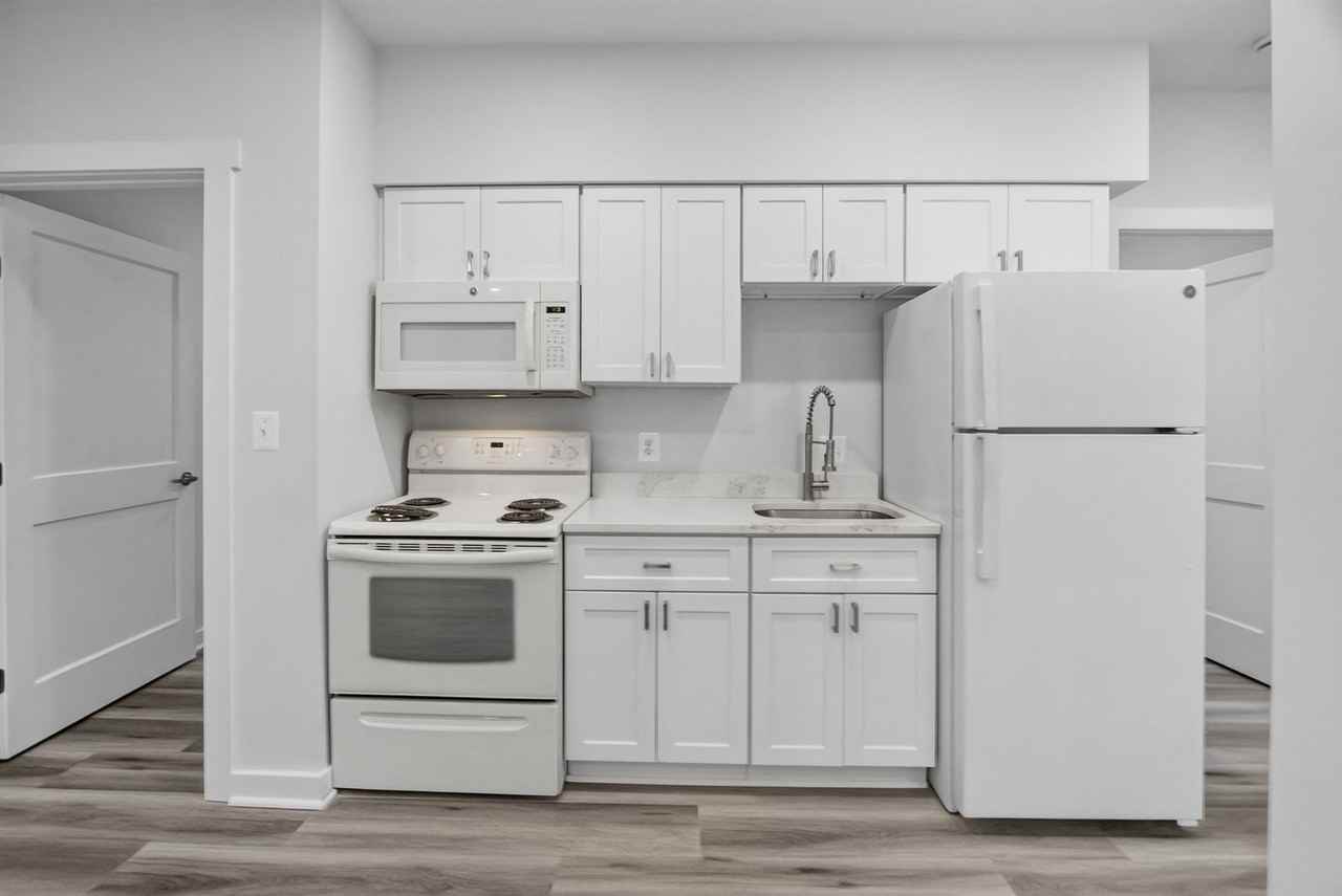 1005 Rhode Island Ave NE - Photo 6 of 34