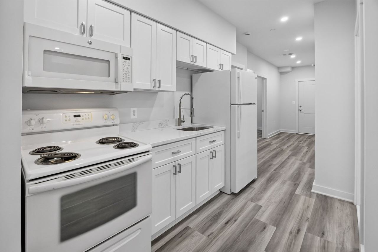 1005 Rhode Island Ave NE - Photo 7 of 34