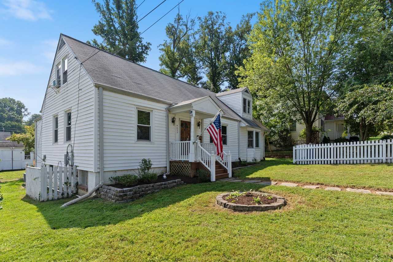 4023 Poplar St - Photo 2 of 50