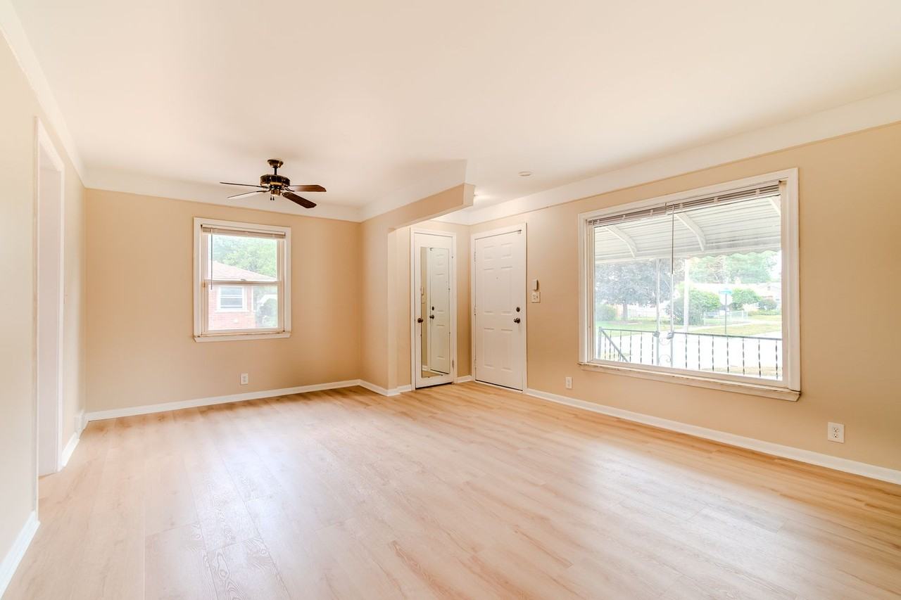 28327 Edward Ave - Photo 3 of 21
