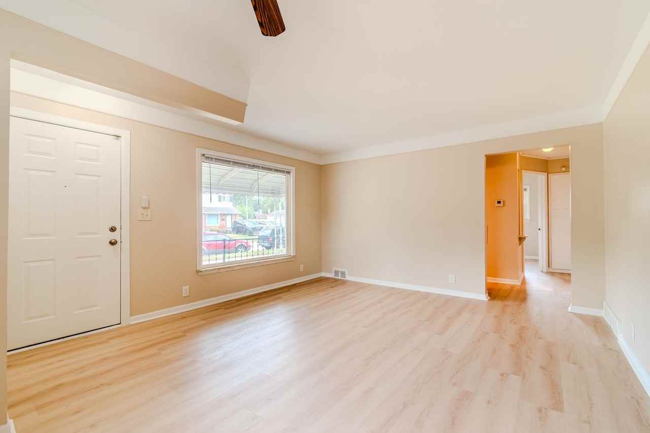 28327 Edward Ave - Photo 4 of 21