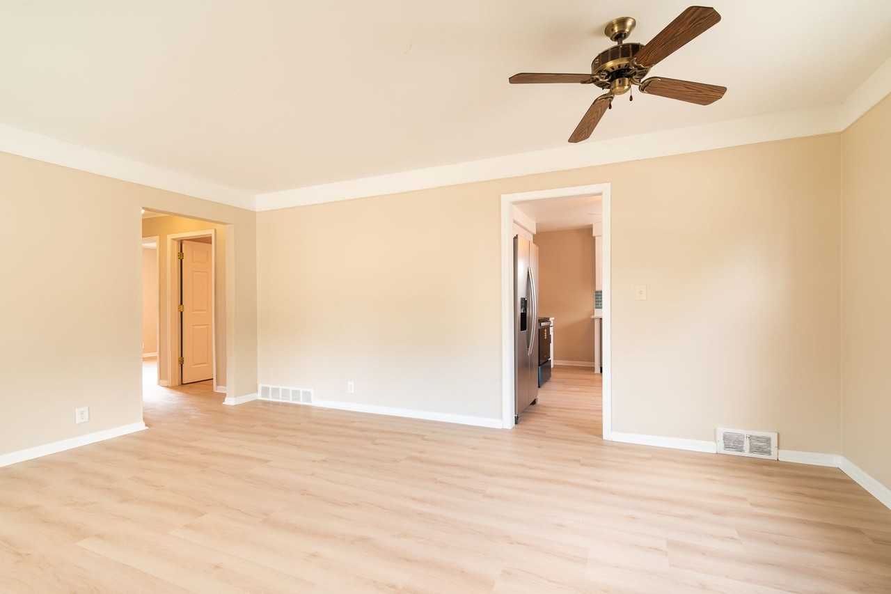 28327 Edward Ave - Photo 5 of 21