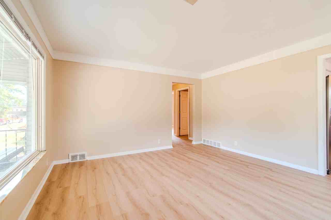 28327 Edward Ave - Photo 6 of 21