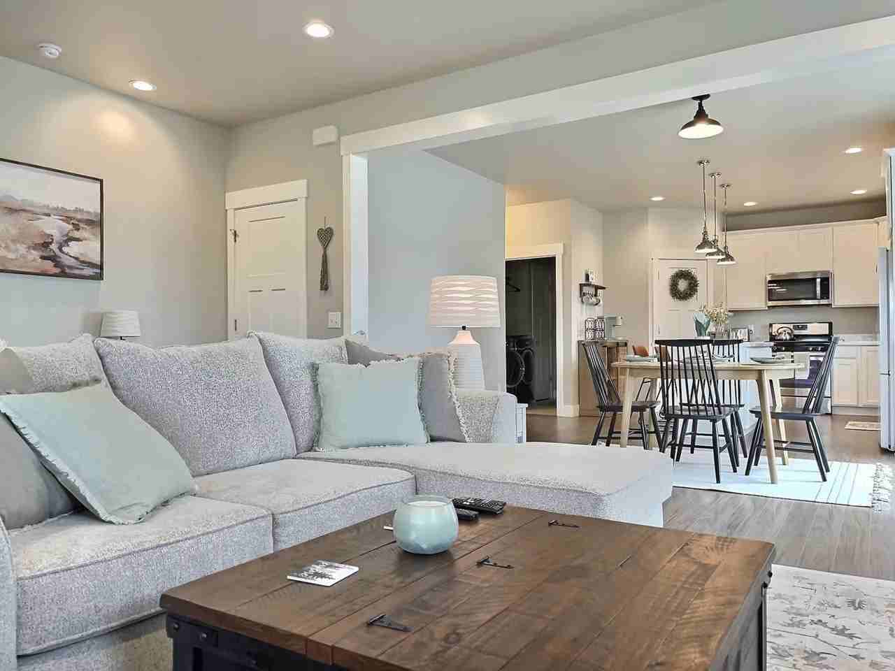 1744 Walter Creek Blvd - Photo 5 of 30