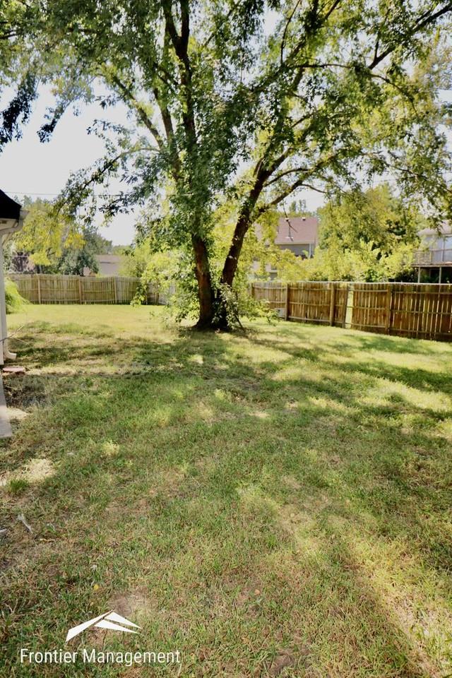 3211 Valleywood Dr - Photo 2 of 20