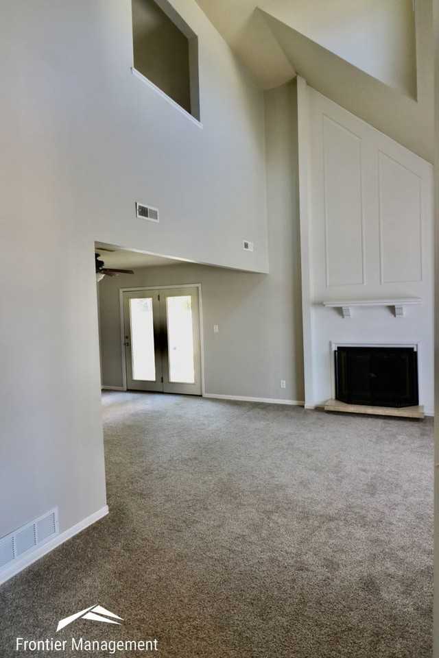 3211 Valleywood Dr - Photo 4 of 20