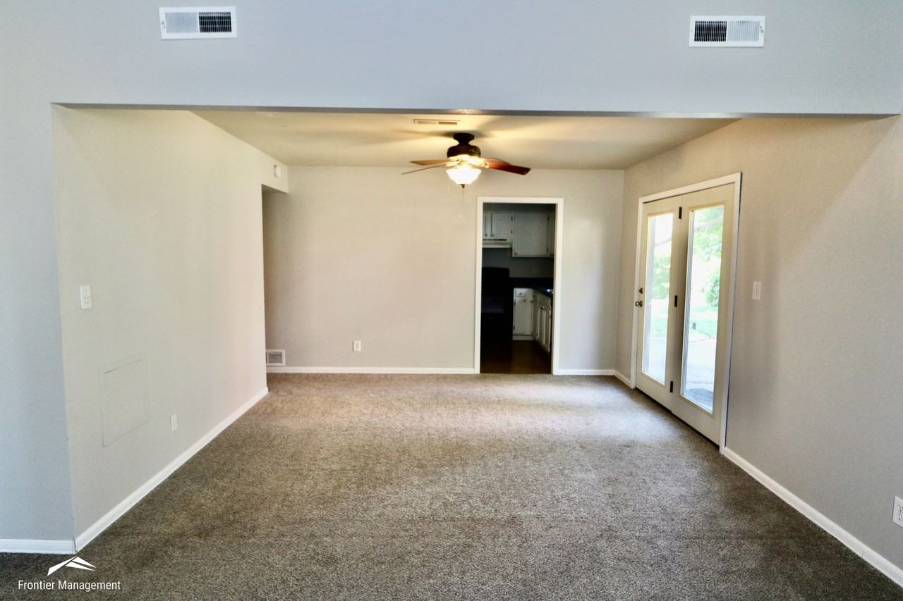 3211 Valleywood Dr - Photo 6 of 20