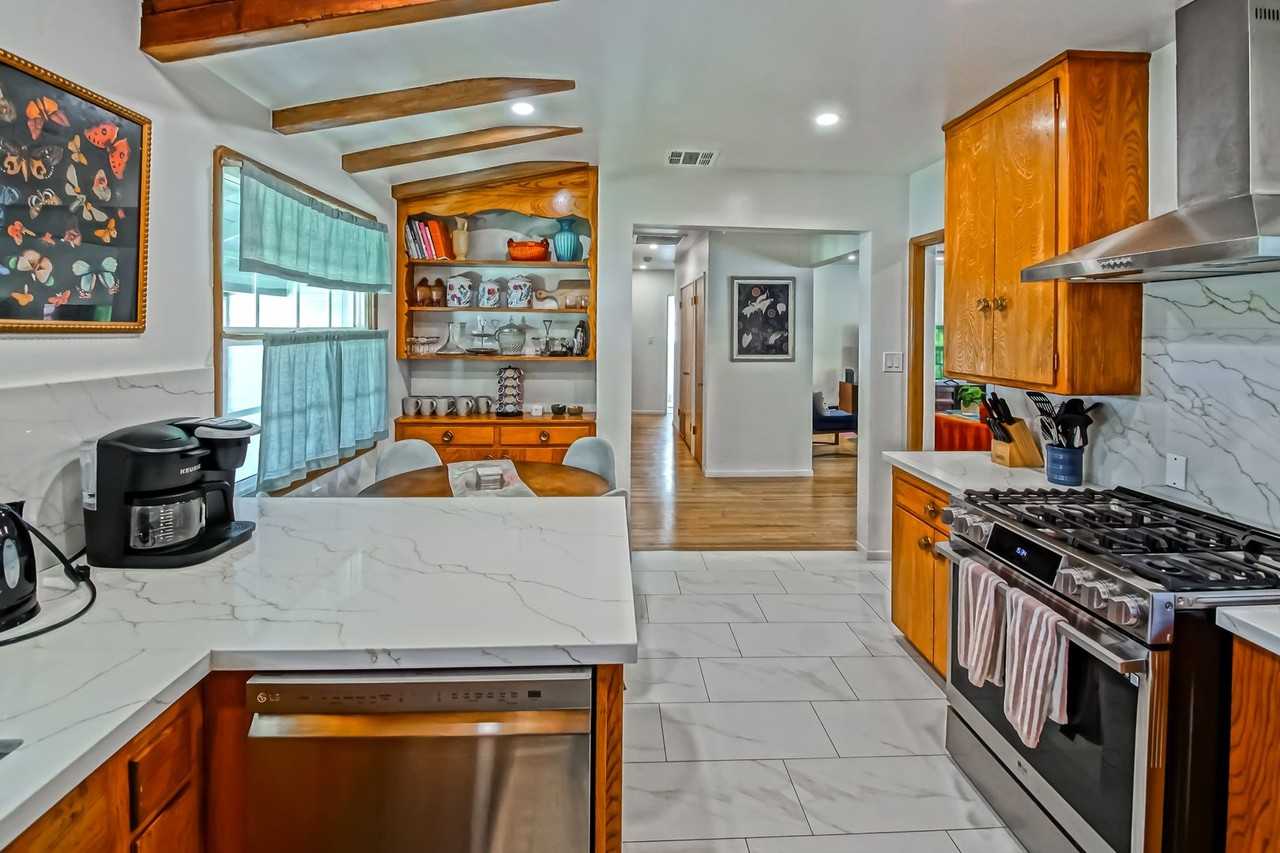 1700 W 26th St - Photo 4 of 44