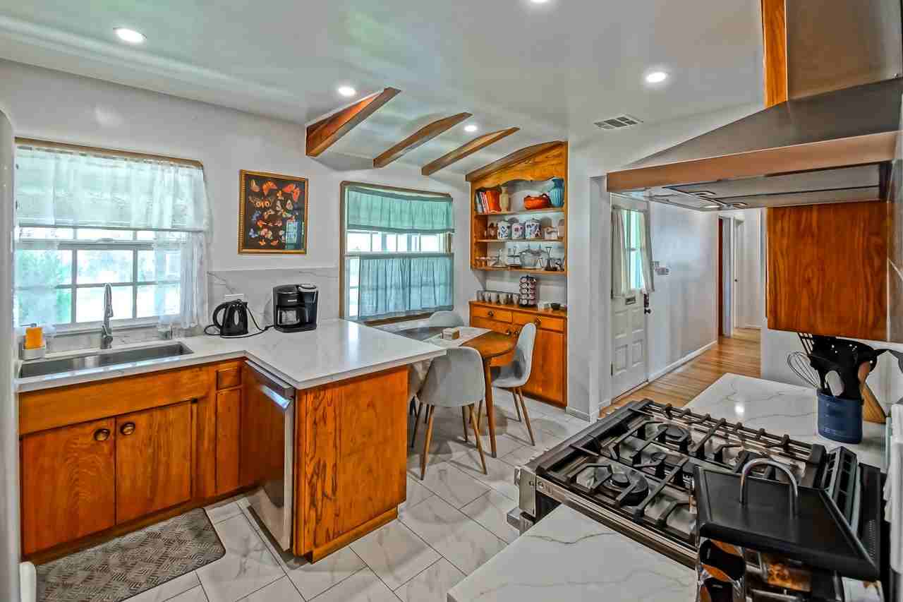 1700 W 26th St - Photo 6 of 44