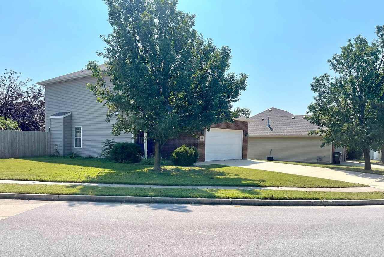 208 Port Way - Photo 2 of 32