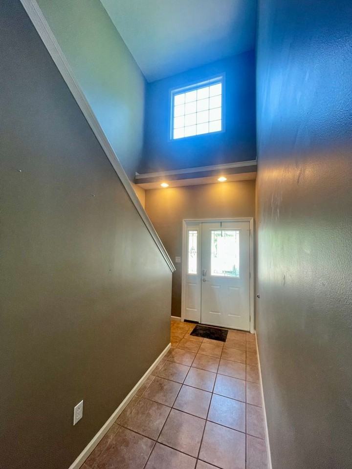 208 Port Way - Photo 3 of 32