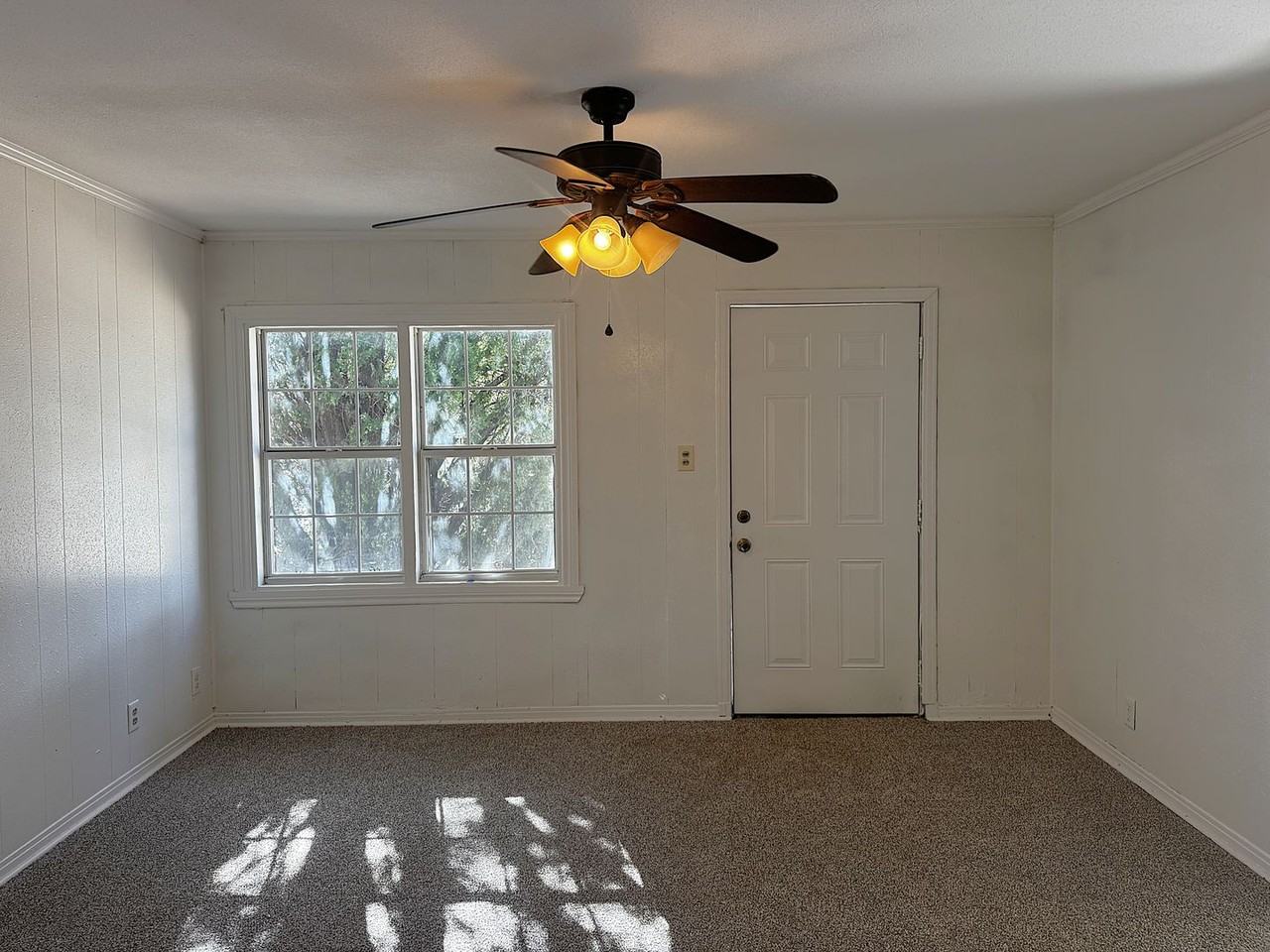 850 S 12th St - Photo 4 of 17