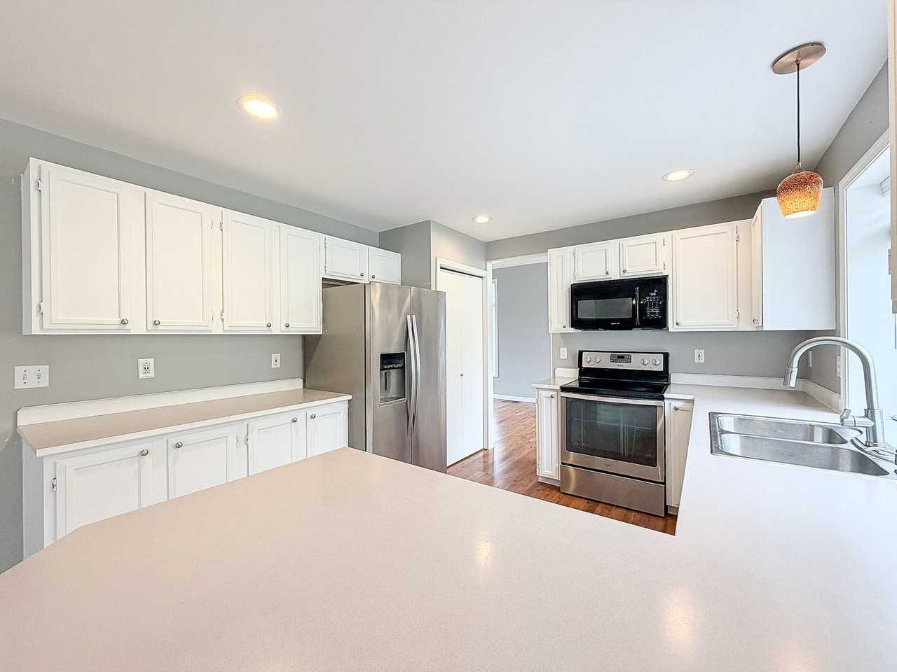 4914 Norpoint Way Ne - Photo 2 of 27