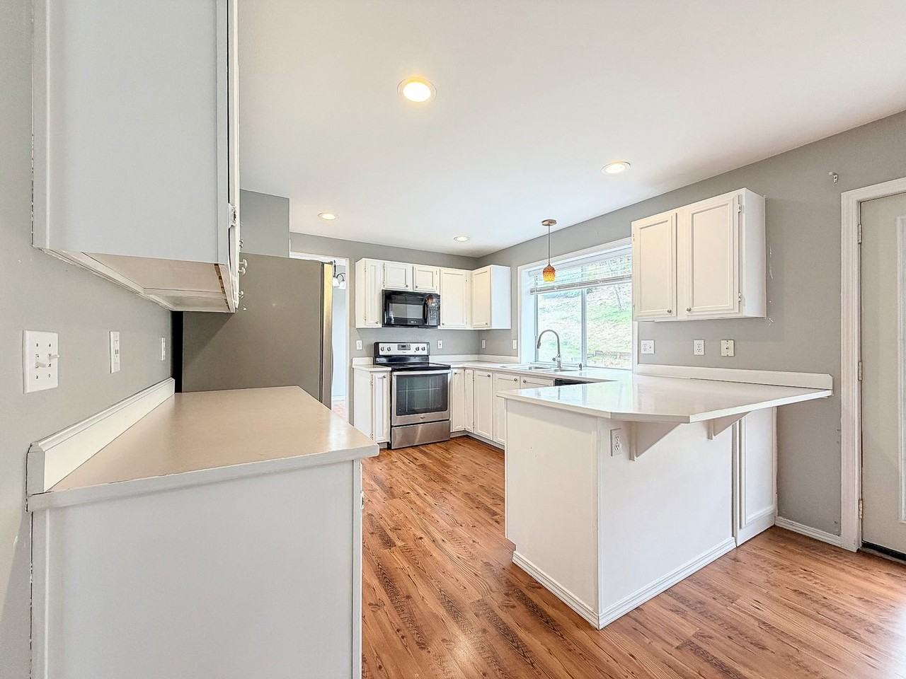 4914 Norpoint Way Ne - Photo 3 of 27